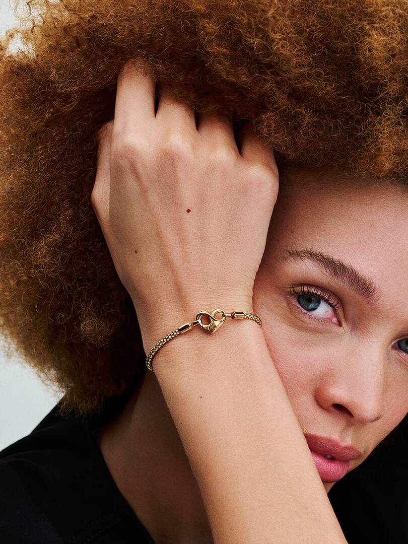 Bracciale Maglia Geometrica con Chiusura Moschettone a Cuore