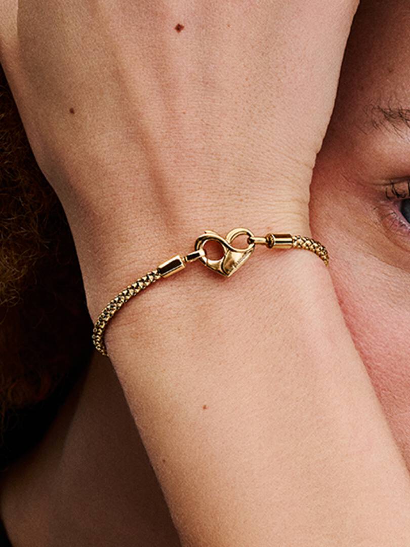 Bracciale Maglia Geometrica con Chiusura Moschettone a Cuore