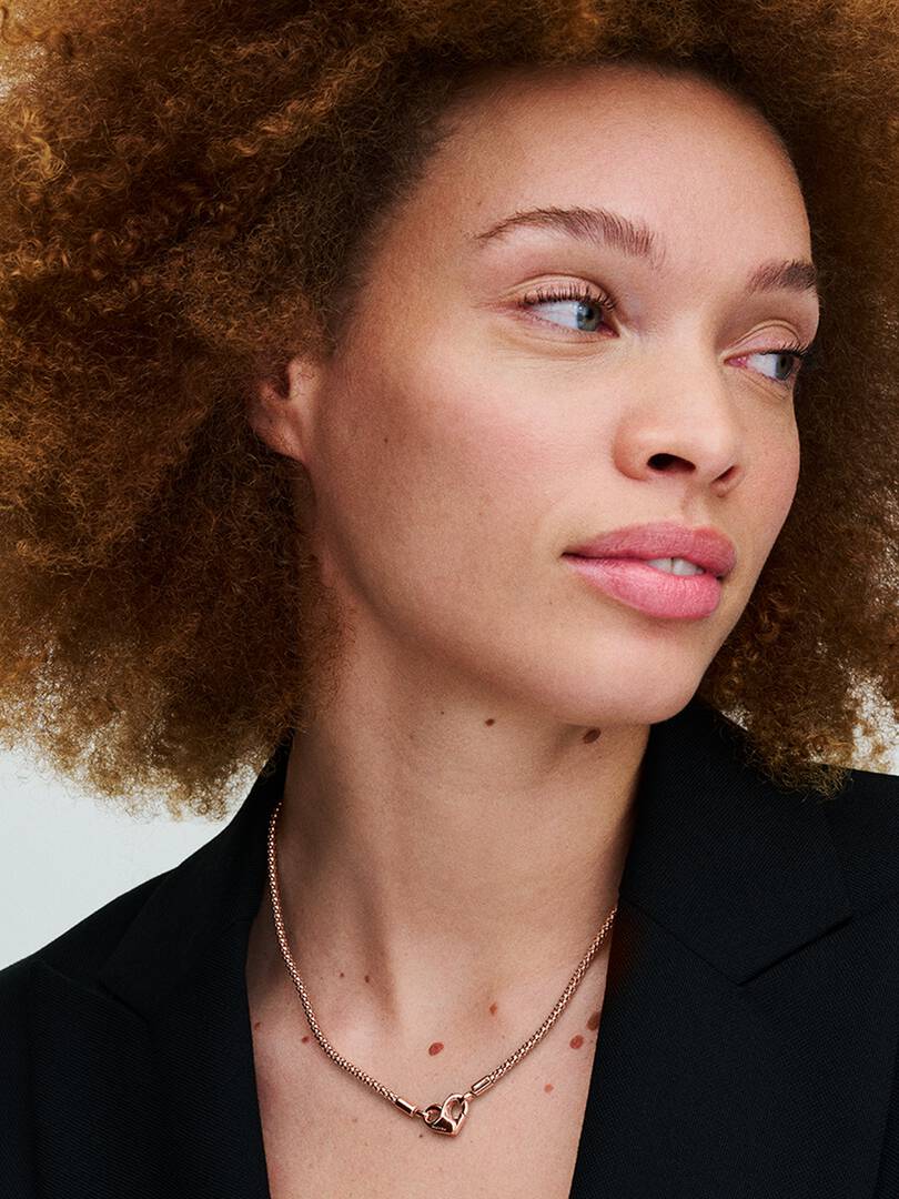 Collana Maglia Geometrica con Chiusura Moschettone a Cuore