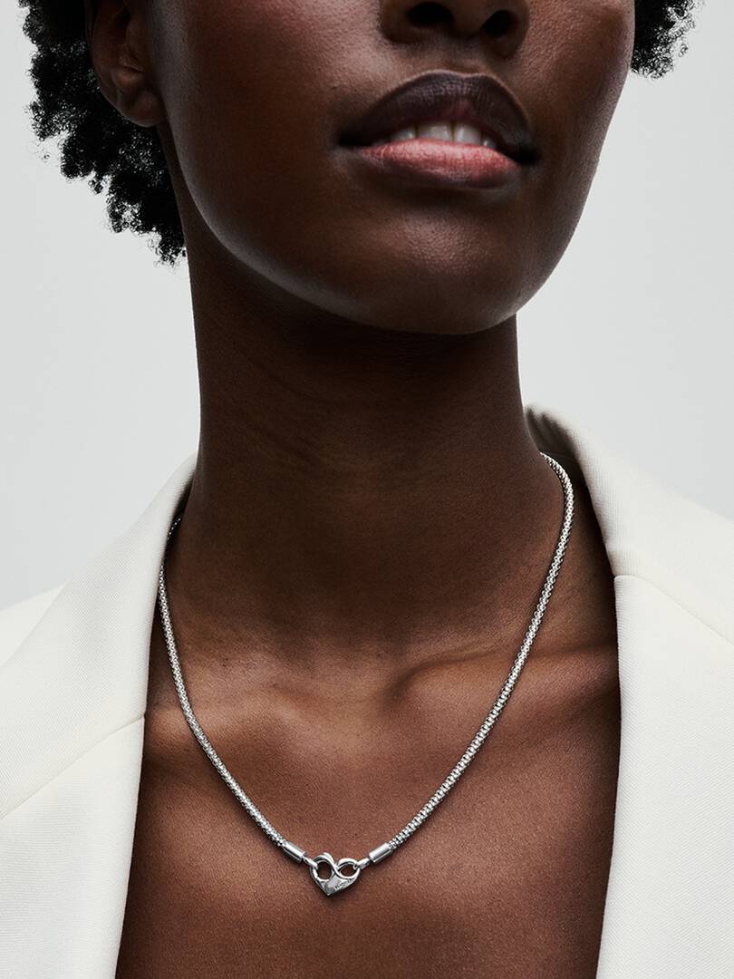 Collana Maglia Geometrica con Chiusura Moschettone a Cuore