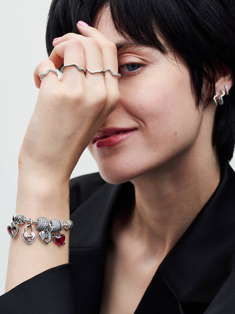 Bracciale Maglia Geometrica con Chiusura Moschettone a Cuore